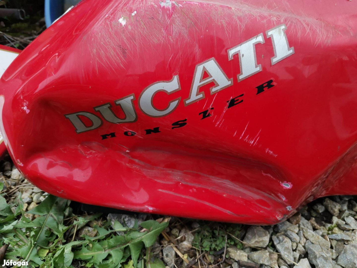 Ducati monster tank sérült