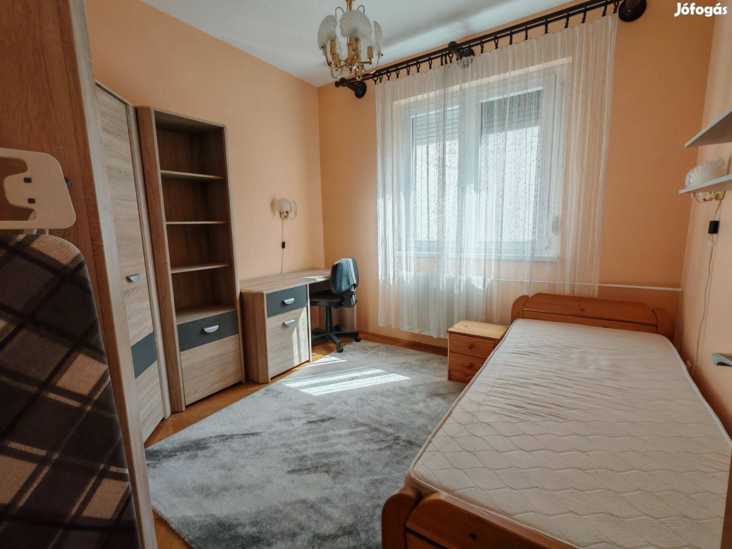 Dugonics utcában 3 szobás lakás Diák bérlőknek kiadó