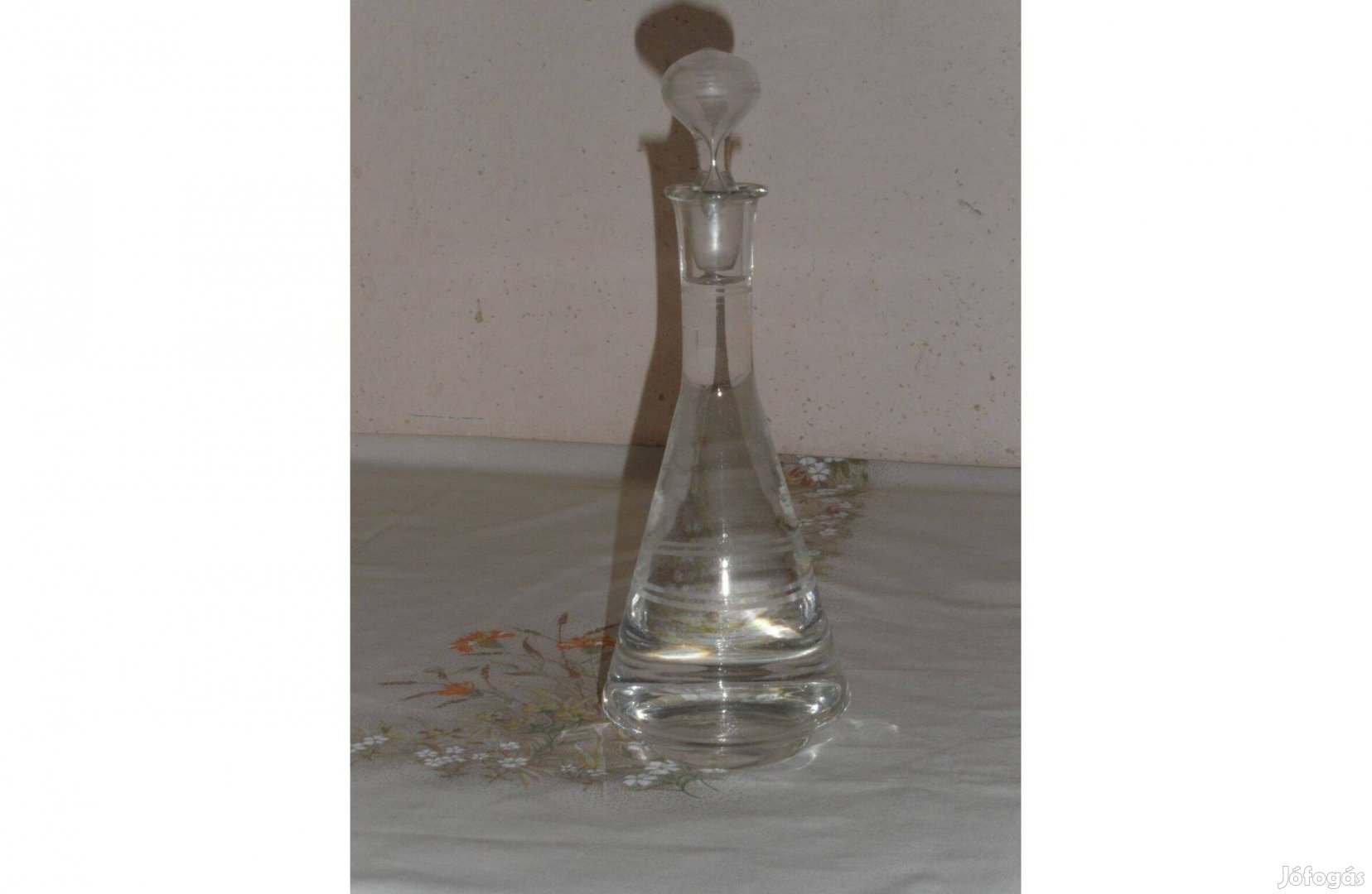 Dugós likőrös üveg