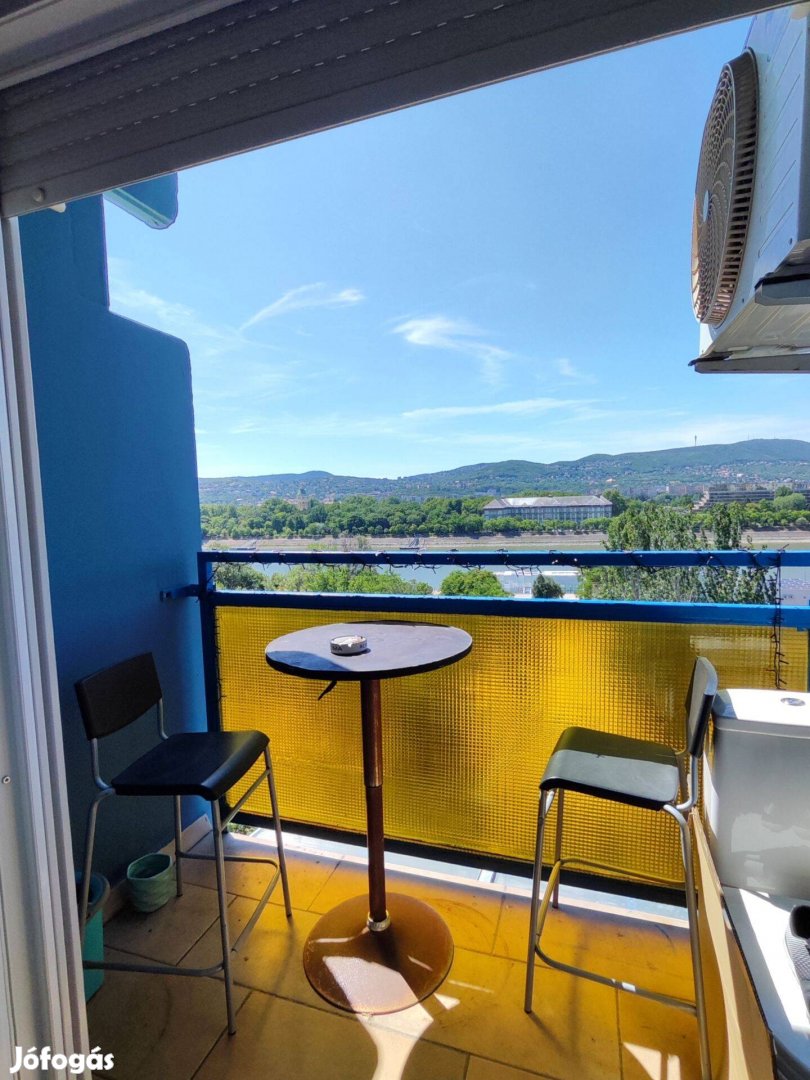Duna parton eladó erkélyes panorámás lakás!