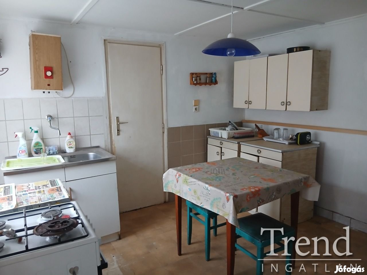 Dunaföldváron 3 szobás családi ház eladó, csendes utcában.