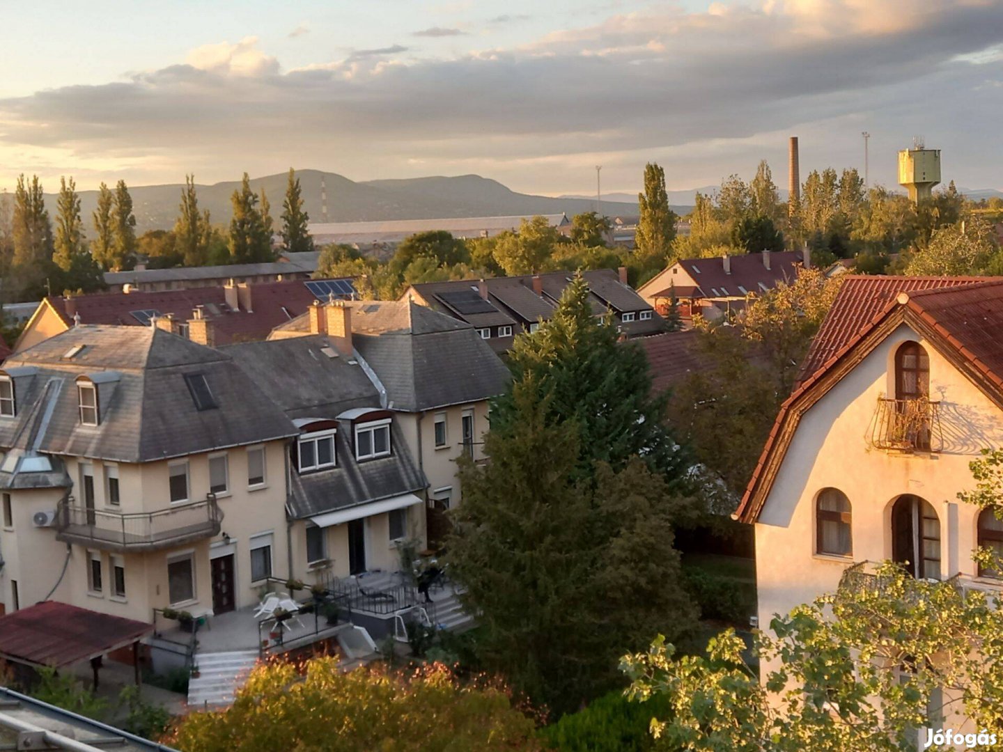 Dunakeszi Madách utcában egyszobás, panorámás téglalakás eladó