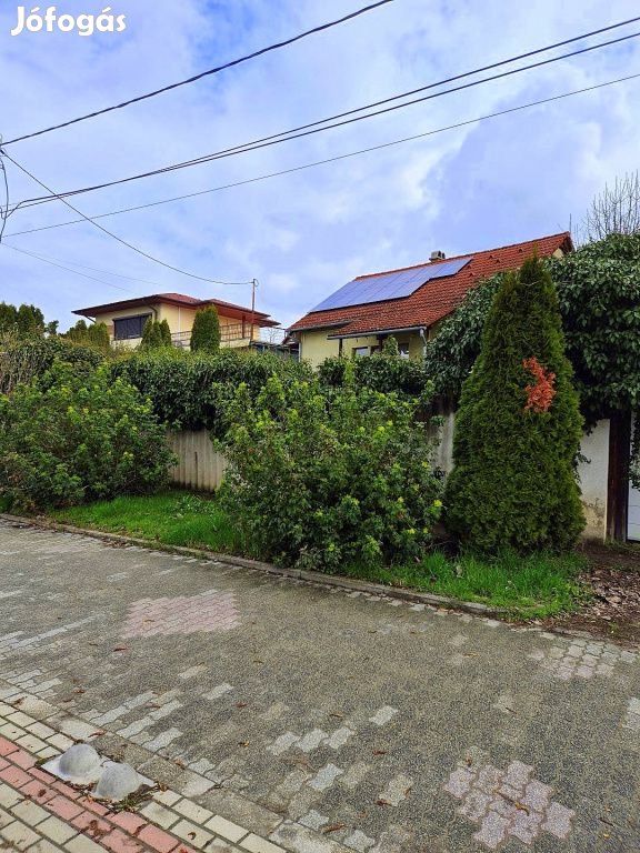 Dunakeszi, Duna sor, 89 m2-es, családi ház, 3 szobás, jó állapotú