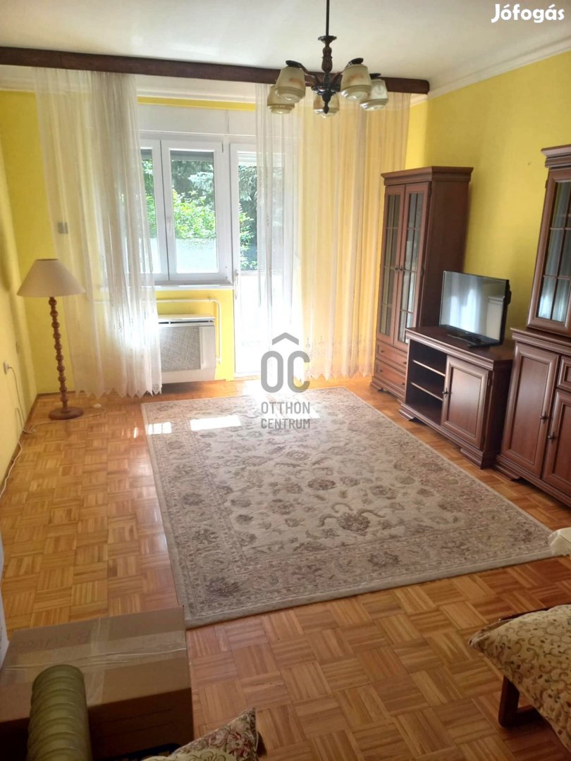 Dunakeszi eladó tégla társasházi lakás