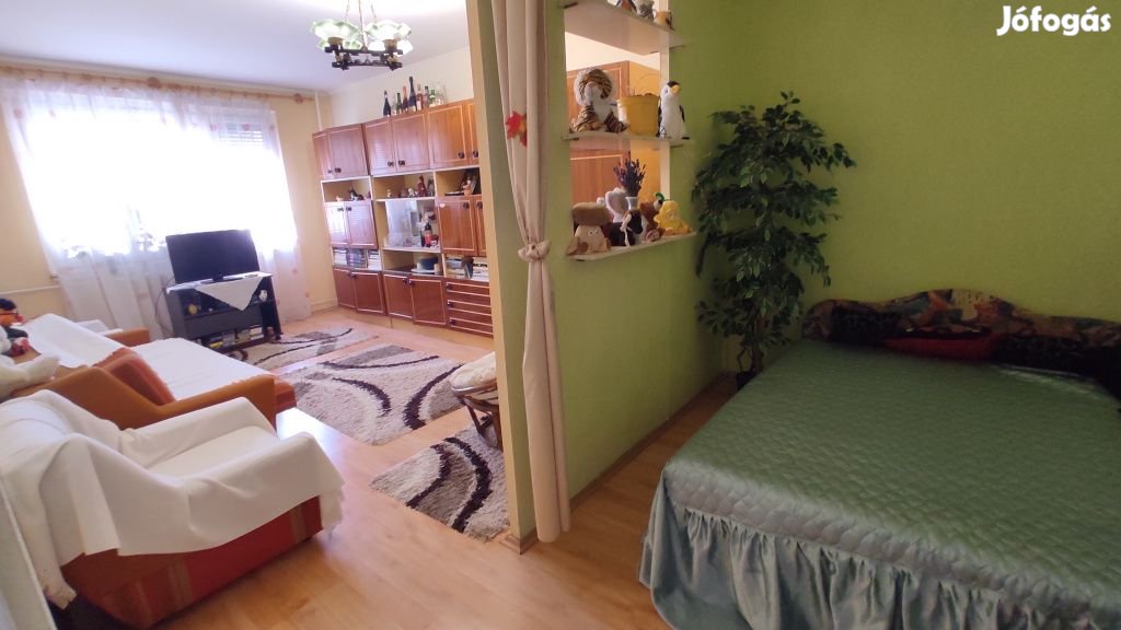 Dunaújváros, Köztársaság utca, 59 m2-es, társasházi lakás,