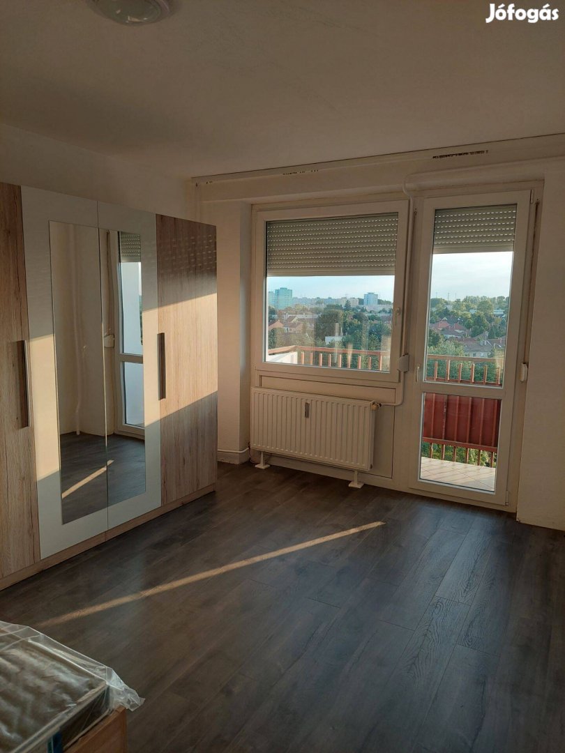 Dunaújvárosban 2 különálló nagy szobás lakás eladó