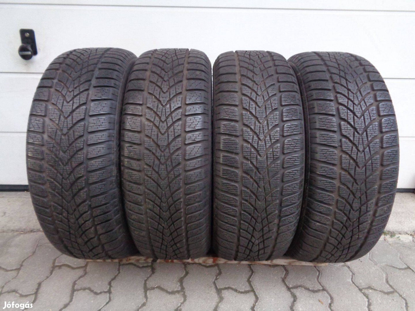Dunlop 225/55R18 téli gumi garnitúra újszerű állapotban eladó