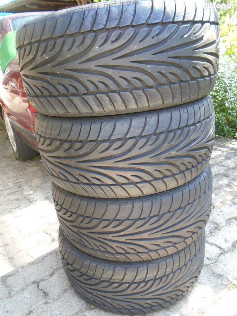 Dunlop SP9000 225/45R16 nyári gumi garnitúra (régi DOT)