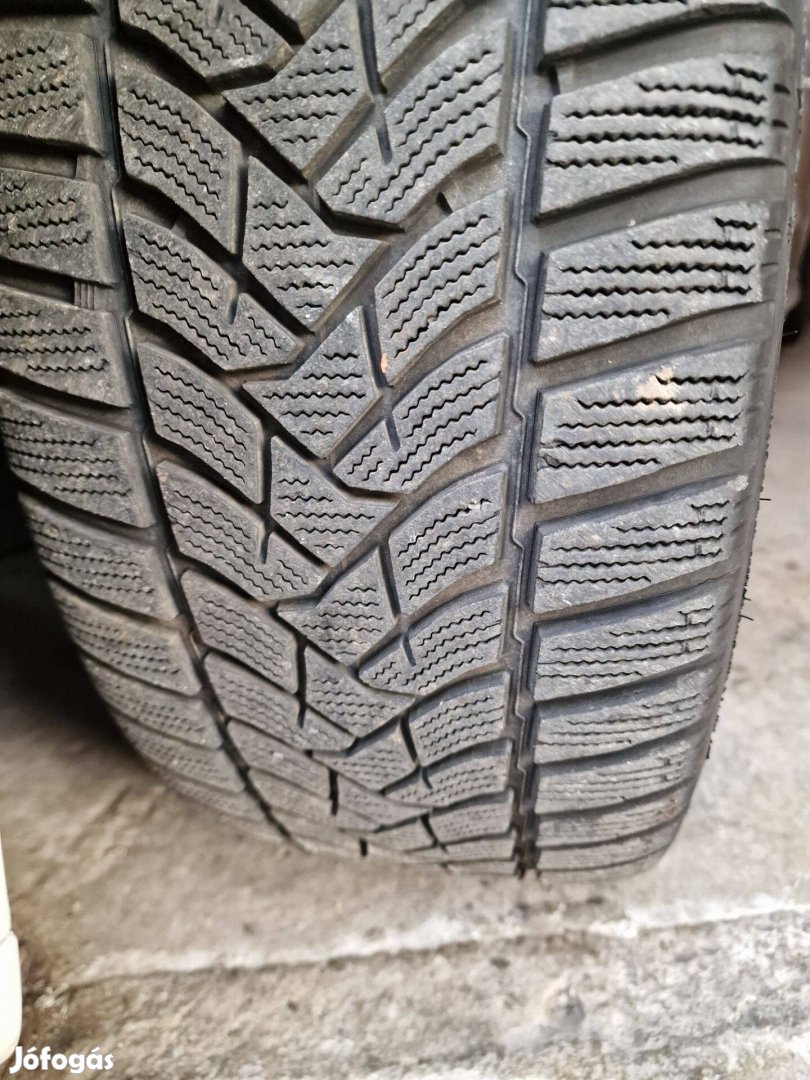 Dunlop Wintersport 5 235/45R18 téli gumi