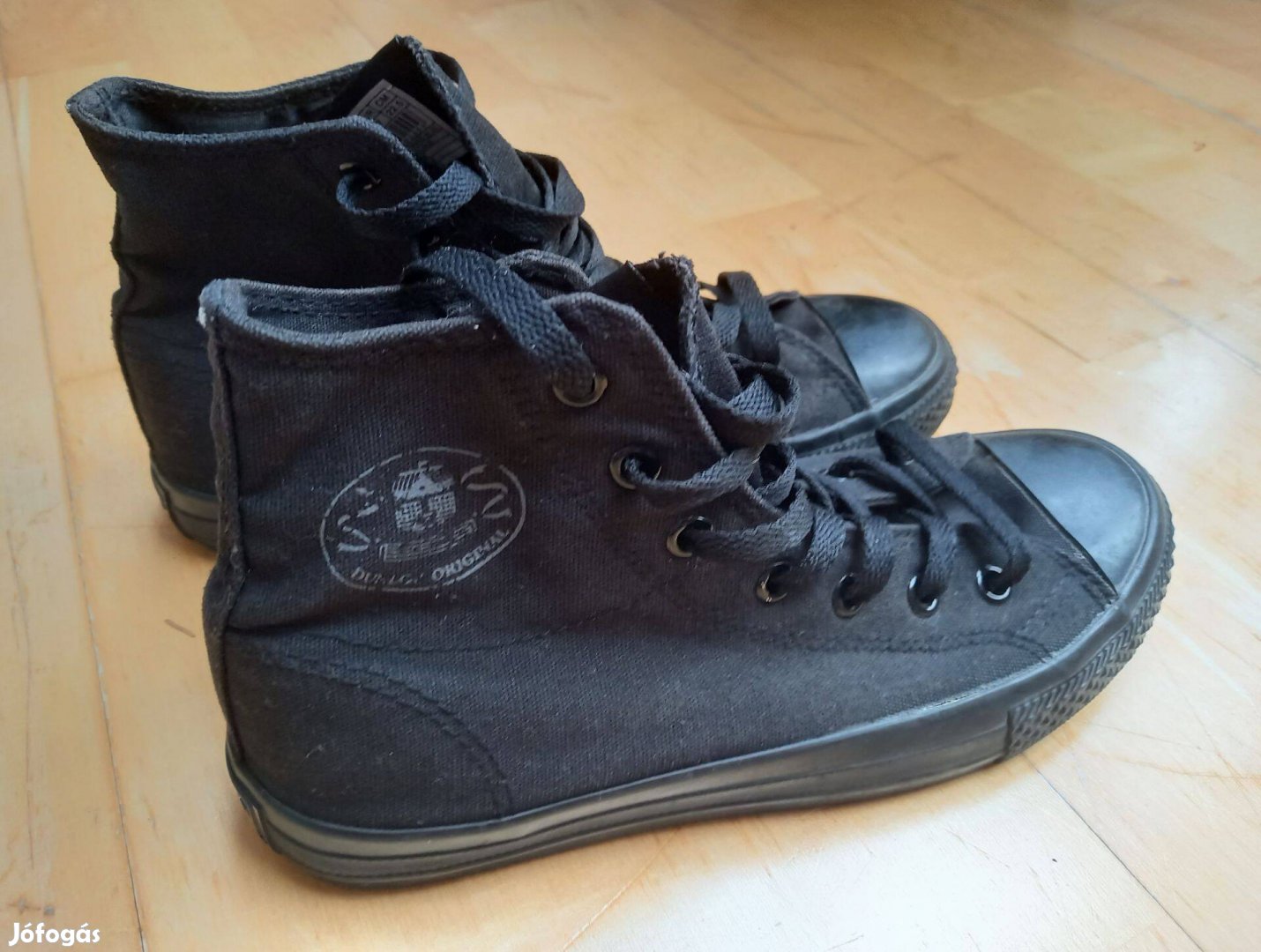 Dunlop fekete magasszárú cipő 37
