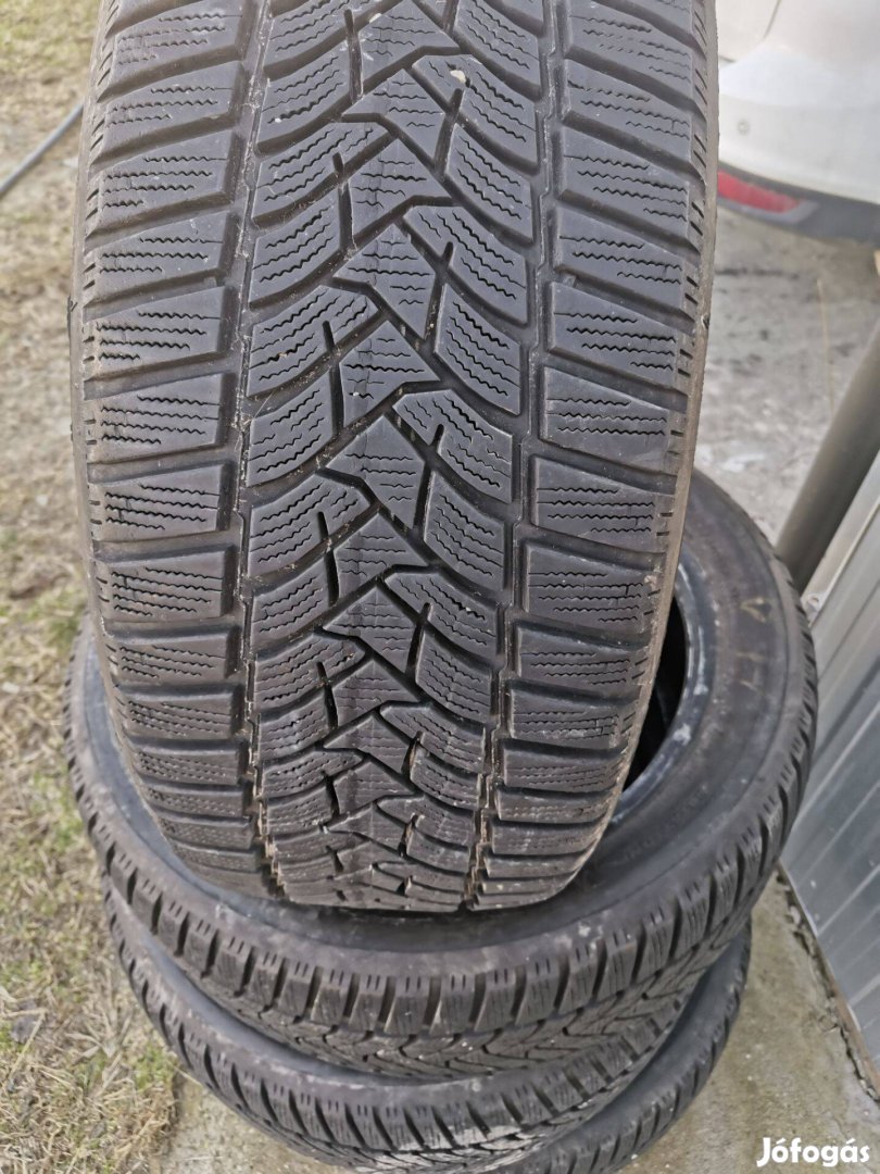 Dunlop téli gumi 215/50 R17 - 1x használt - ár 4db-re