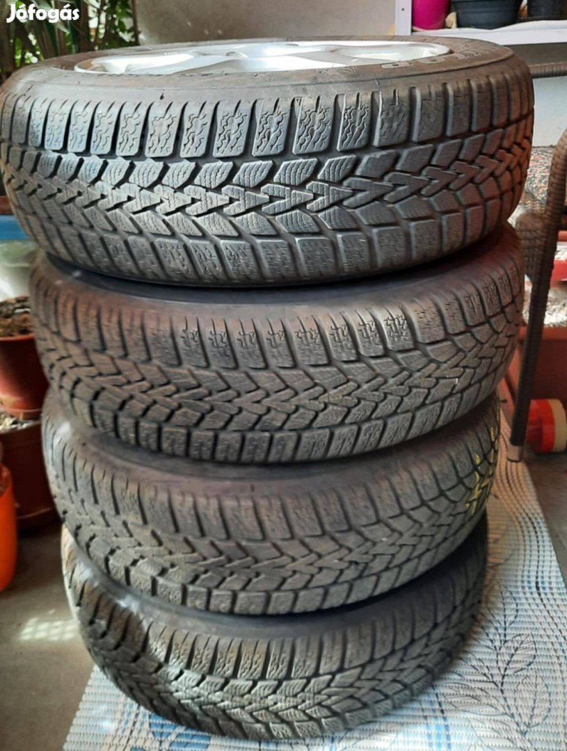Dunlop téli gumi felnire szerelt 175/65 R15 (4 db)