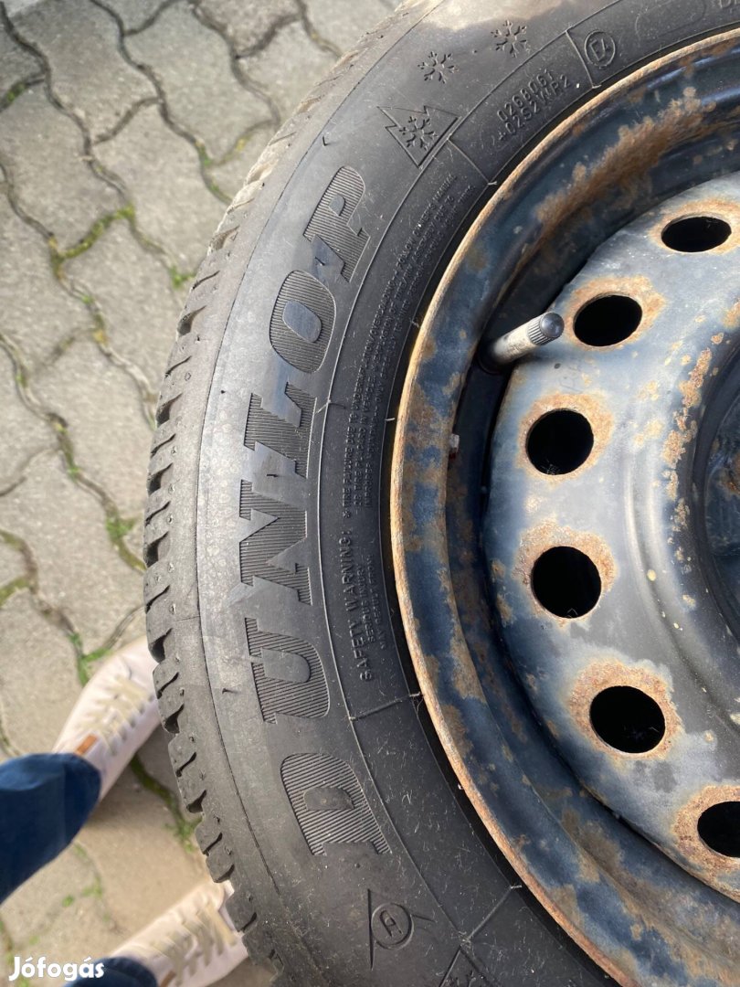 Dunlop téli gumiabroncs felnivel eladó(175/65R14