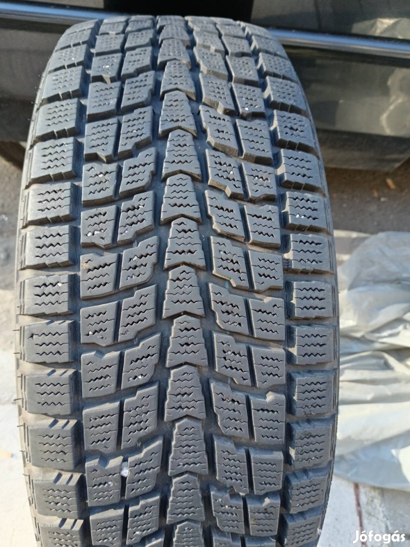 Dunlop téligumi eladó (235/55R18) 