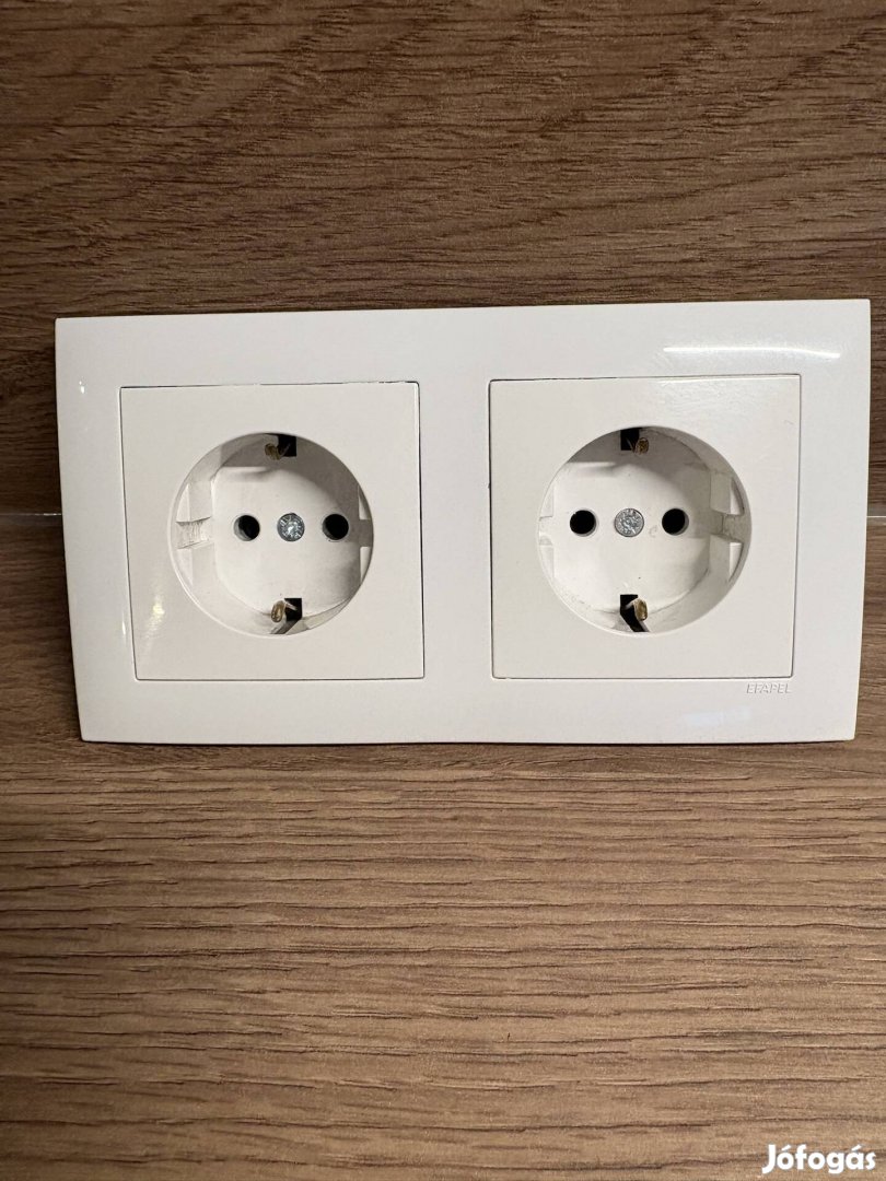 Dupla süllyesztett dugalj