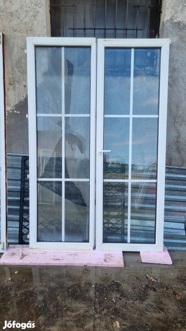 Duplaszárnyú erkélyajtó  sérült üveggel