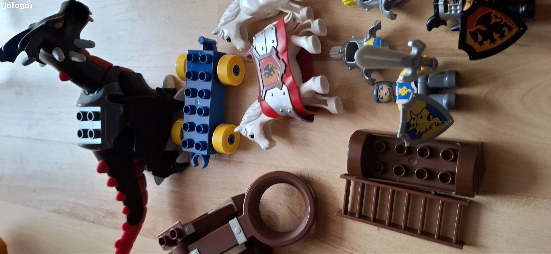 Duplo sárkány, lovak, lovagok