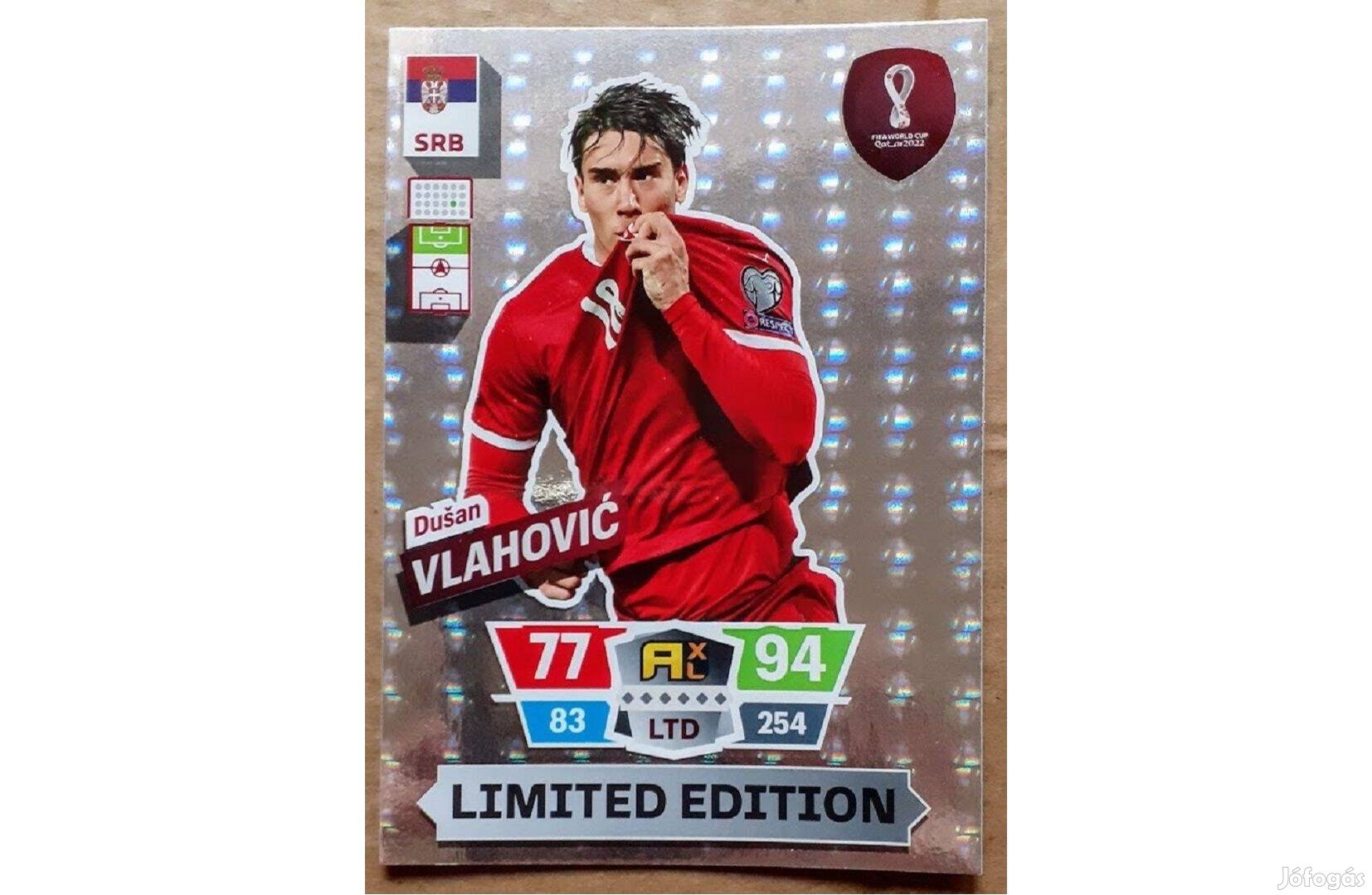 Dusan Vlahovic Szerbia XXL Limited focis kártya Panini Qatar 2022