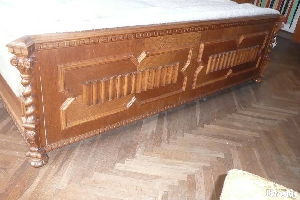 Dúsan faragott, intarziás koloniál bútorok