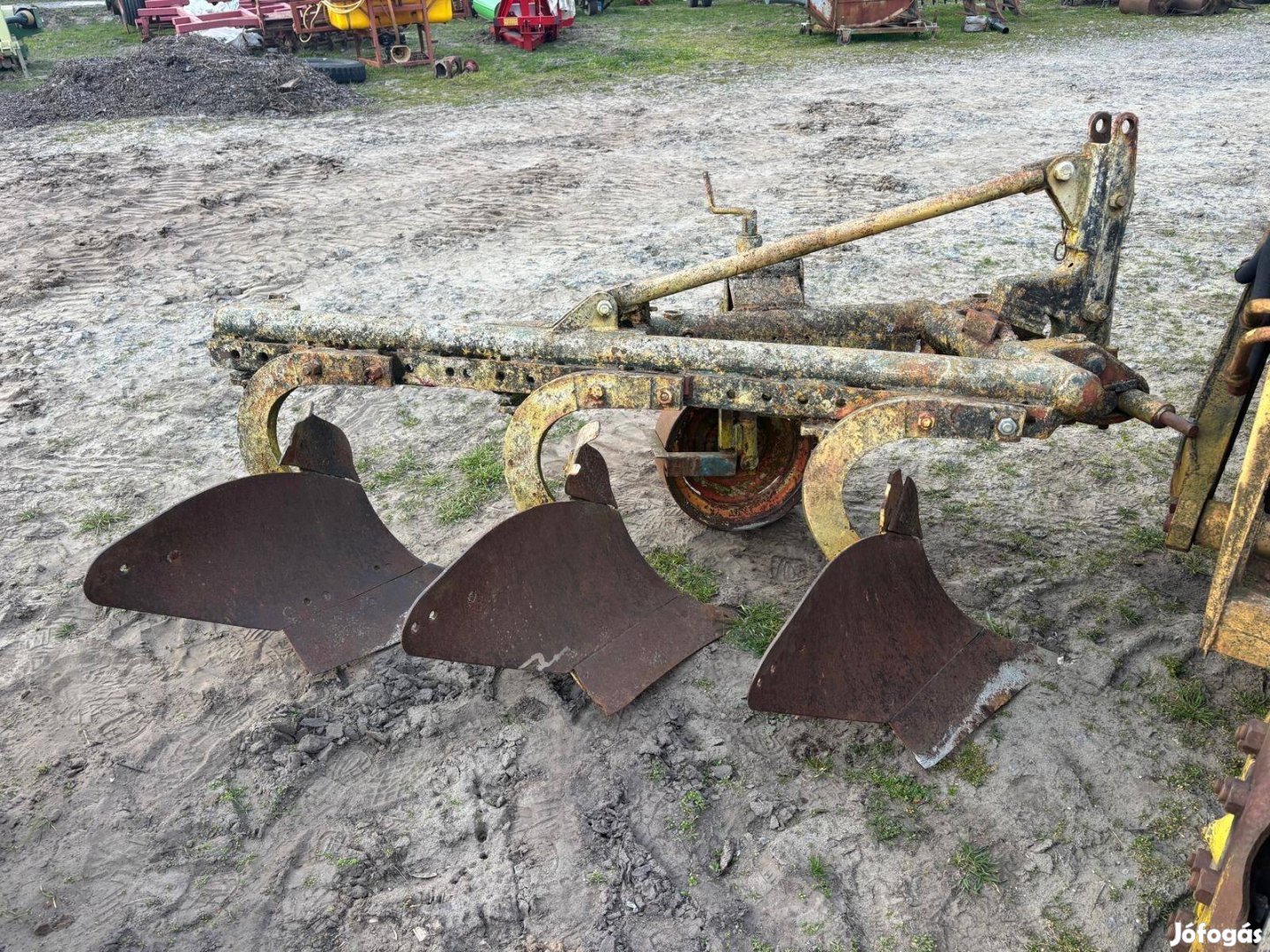 Dutra 3 fejes hattyúnyakas eke