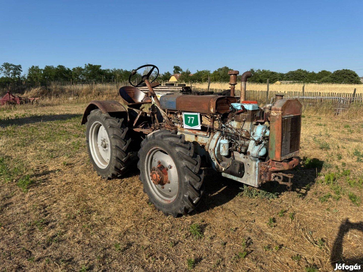 Dutra UE-28 kistraktor