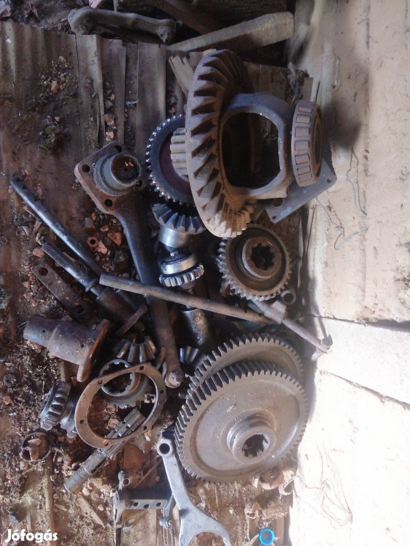 Dutra ue 28 vegyes alkatrész 2"