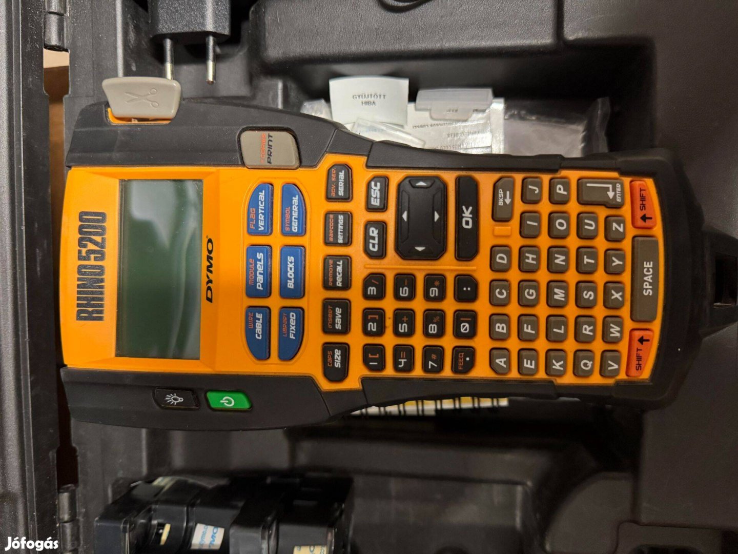 Dymo Rhino 5200 kofferben + szalagok