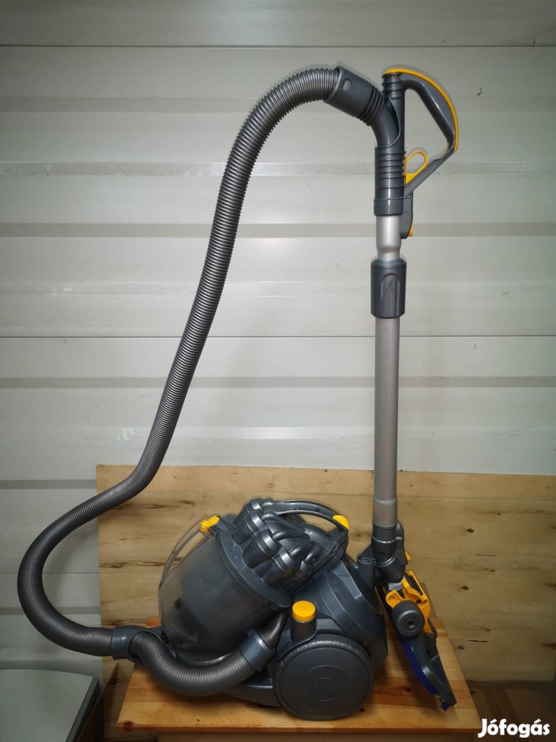 Dyson DC08 porzsák nélküli porszívó jó működéssel 