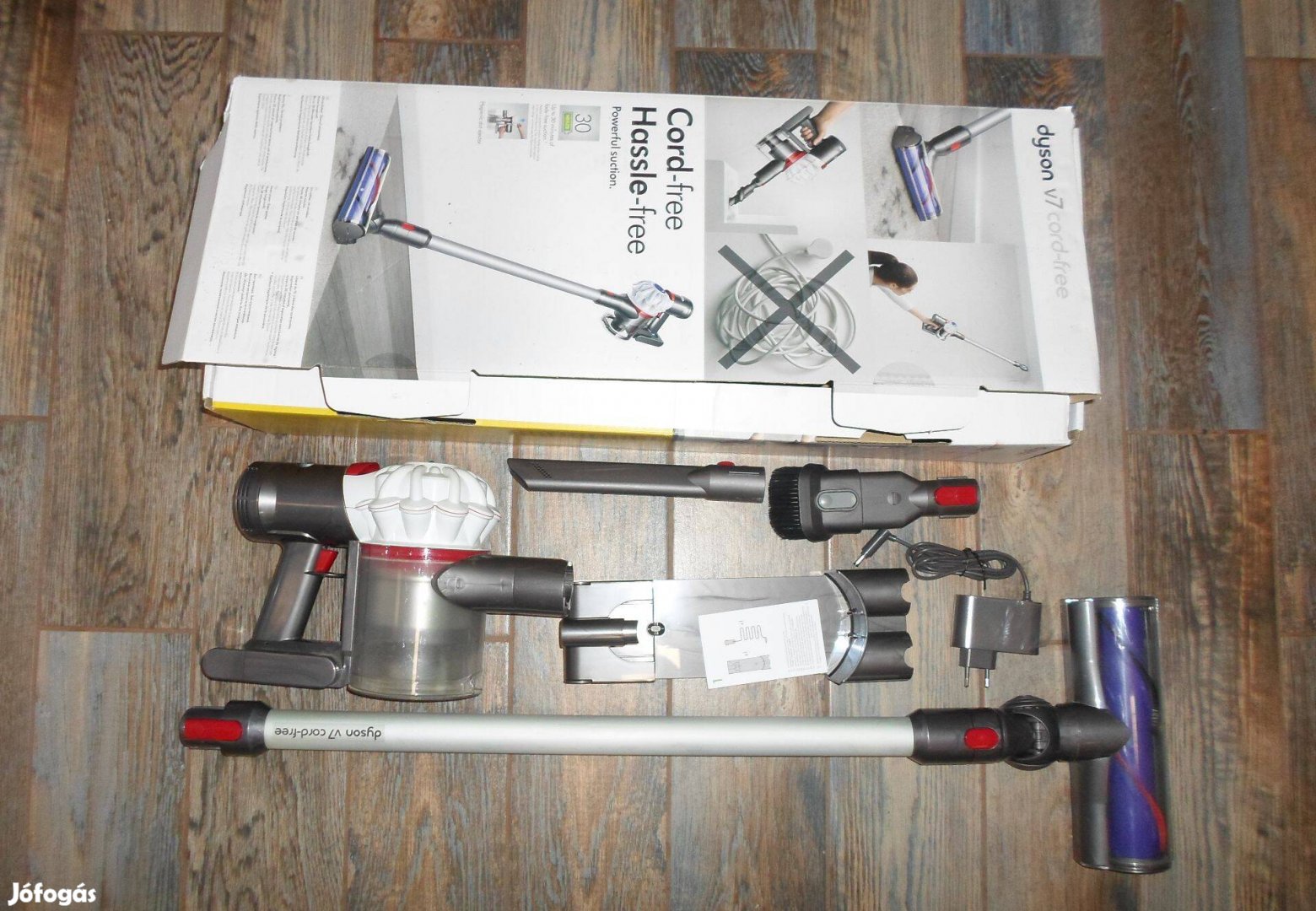 Dyson V7 akkumulátoros kéziporszívó gyári dobozban