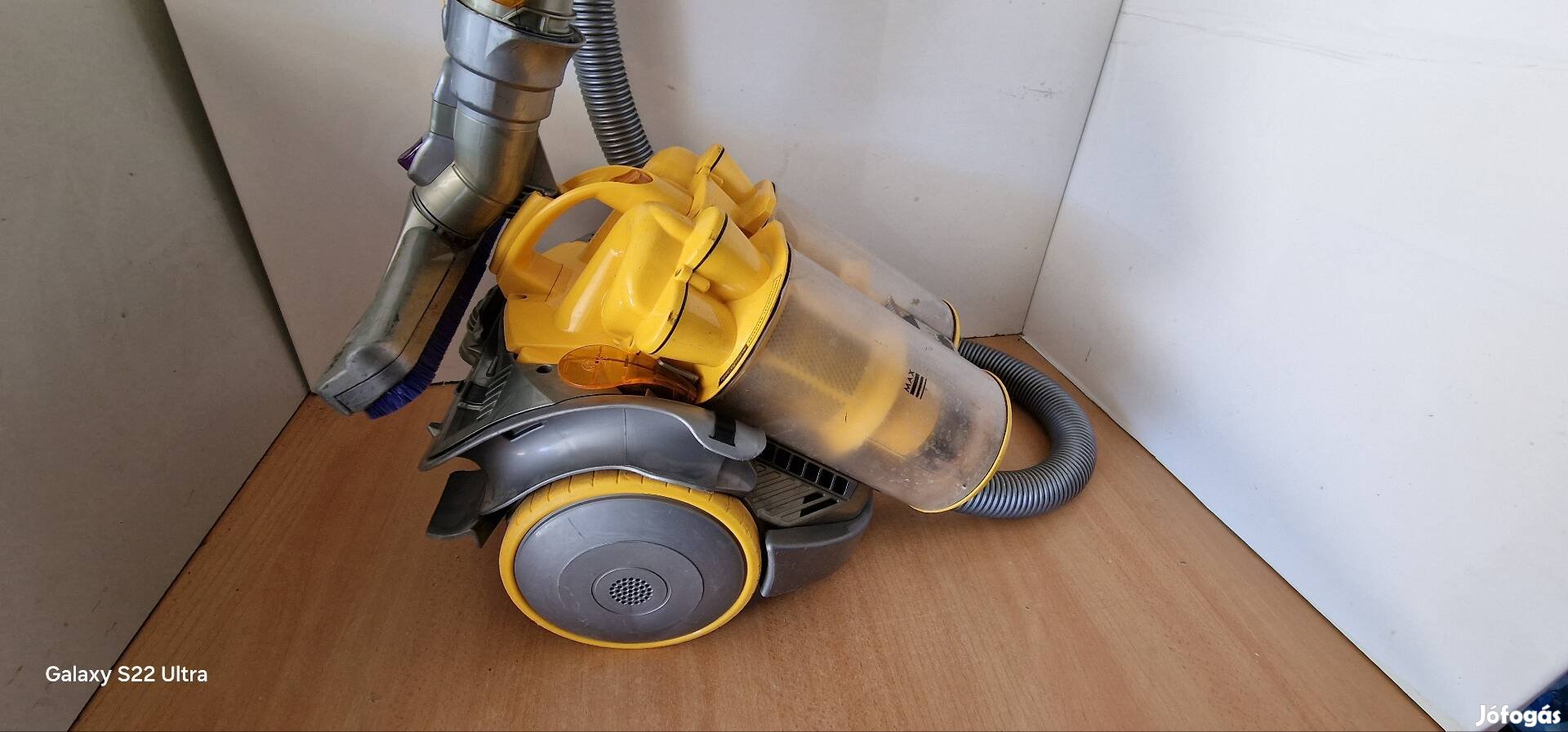 Dyson (kis hibával) porzsák nélküli porszívó