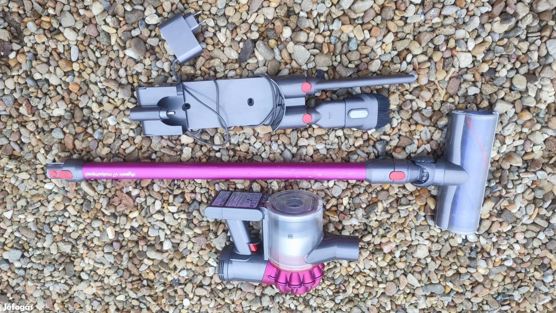 Dyson v7 akkus porszívó tartozékokkal