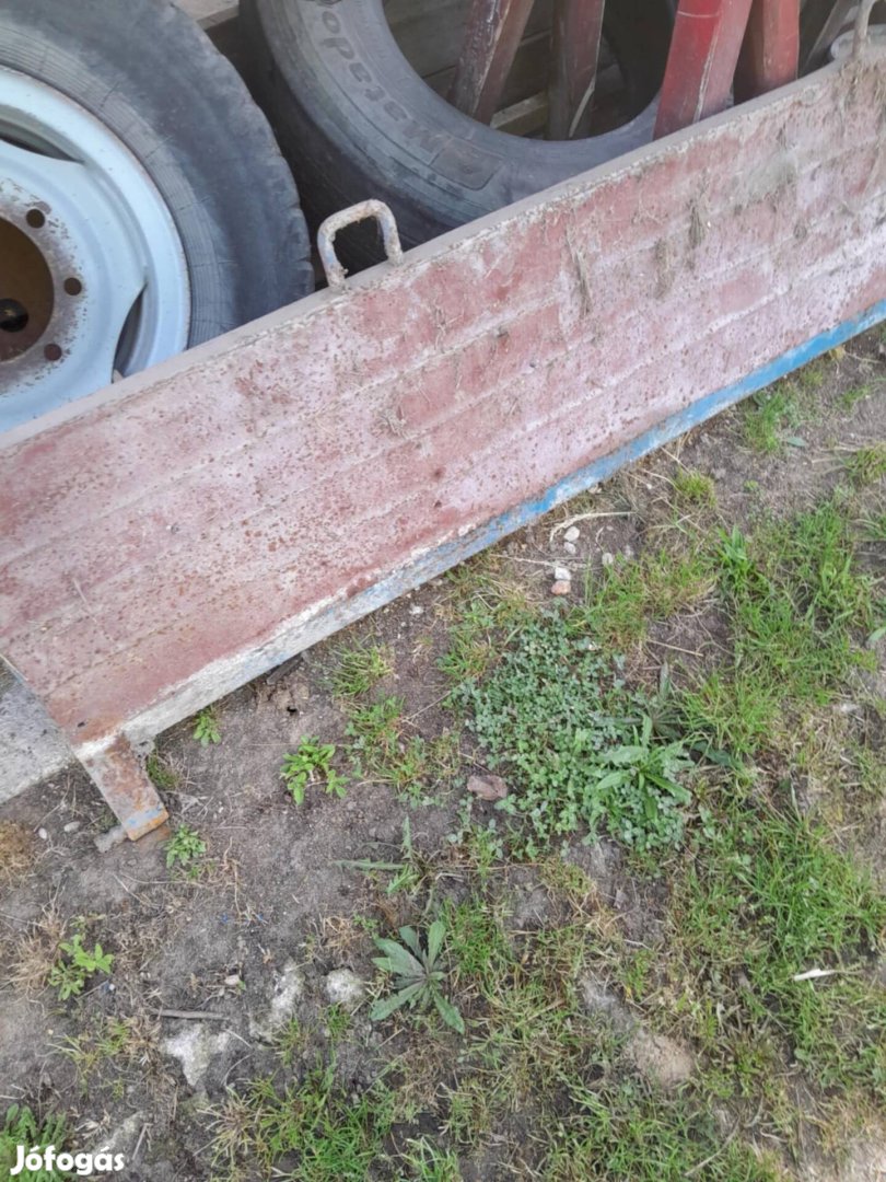 EB 7/70 pótlocsi hátsó ajtó