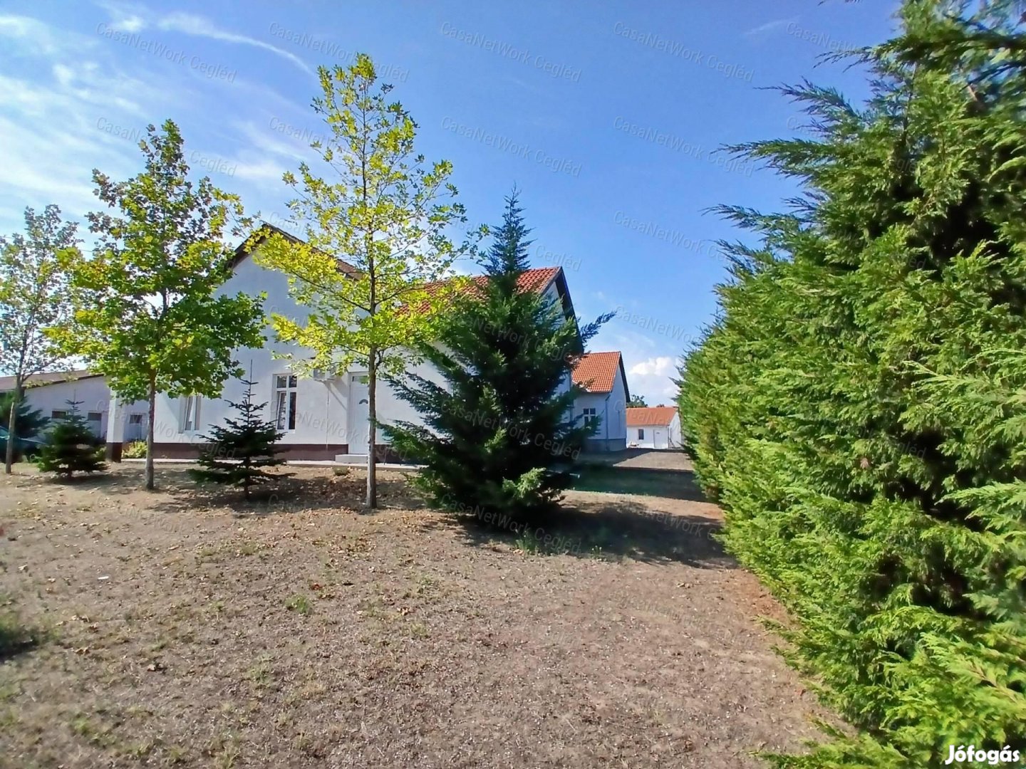 ELADÓ 11 SORHÁZI LAKÁS TÁPIÓSZELÉN!