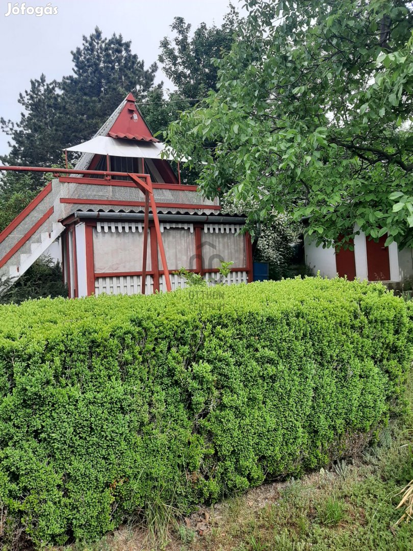 ELADÓ CSATÁRI TELEK HÉTVÉGI HÁZZAL
