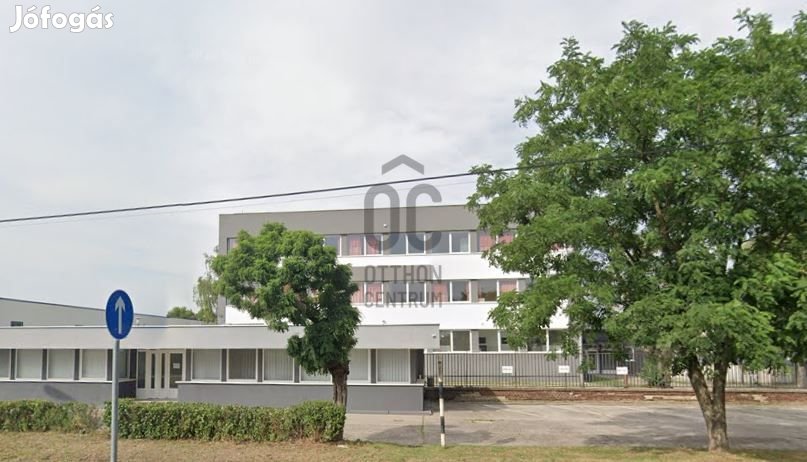 ELADÓ FELÚJÍTOTT IRODAHÁZ CEGLÉDEN