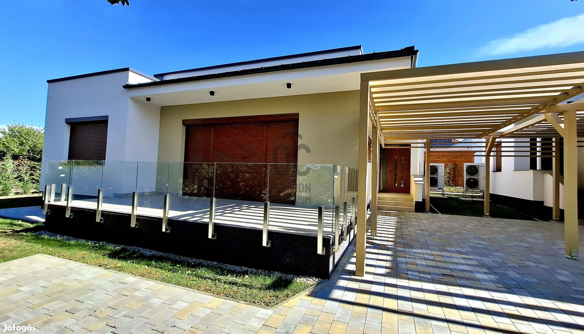 ELADÓ, Pécs - Rózsadombon, ÚJ ÉPÍTÉSŰ HÁZ, 3 szobával, a