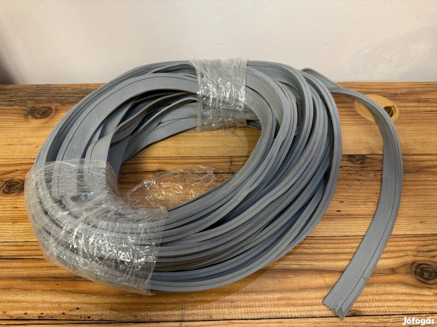 EPDM tömítőprofil 10,5 × 22 mm - szürke, UV-álló, új