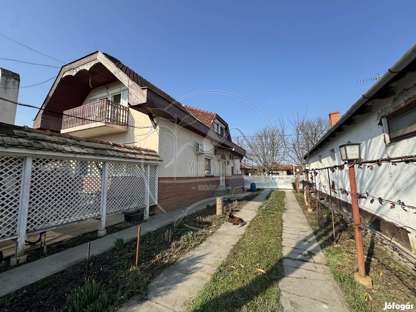 EXKLUZÍV LEHETŐSÉG GYULA PRÉMIUM ÖVEZETÉBEN KÉTGENERÁCIÓS