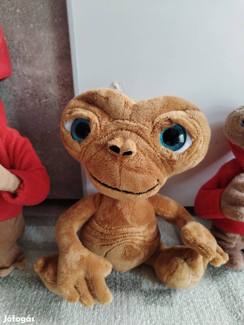 E.T. a földönkivüli plüss figura