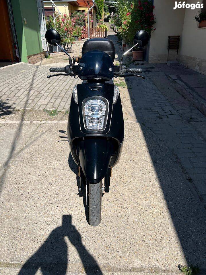 E-Vibal elektromos robogó