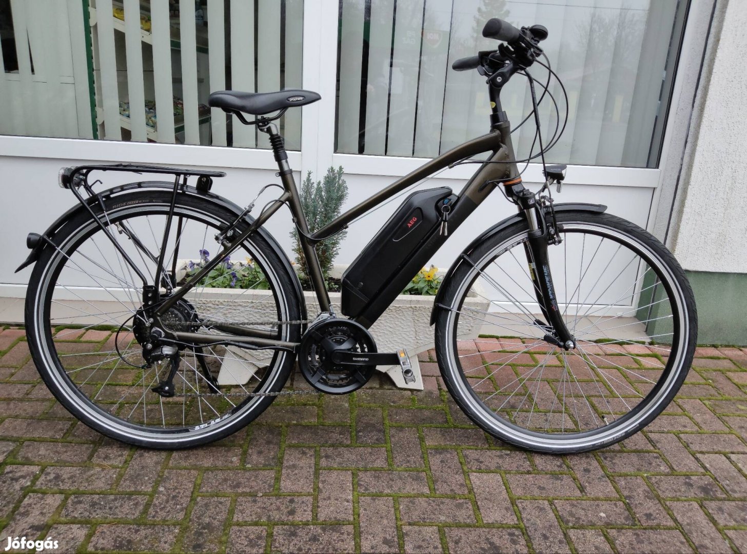 E-bike pedelec elektromos rásegítésű kerékpár eladó.