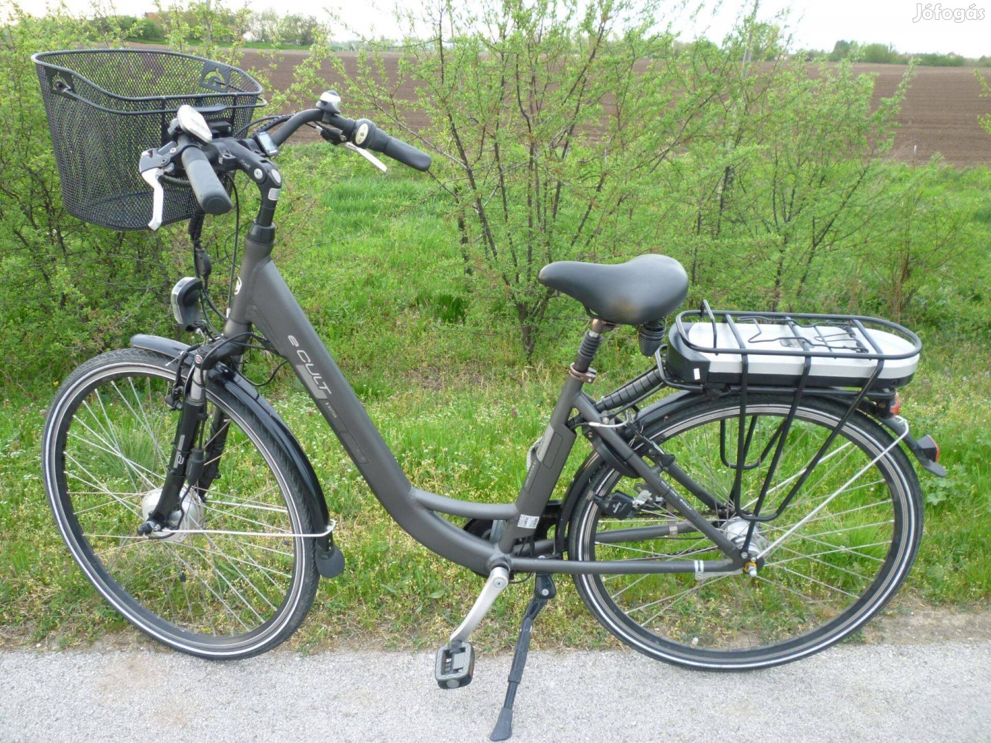 E-cult 28-as alu e-bike kerékpár eladó ,,,beszámítás
