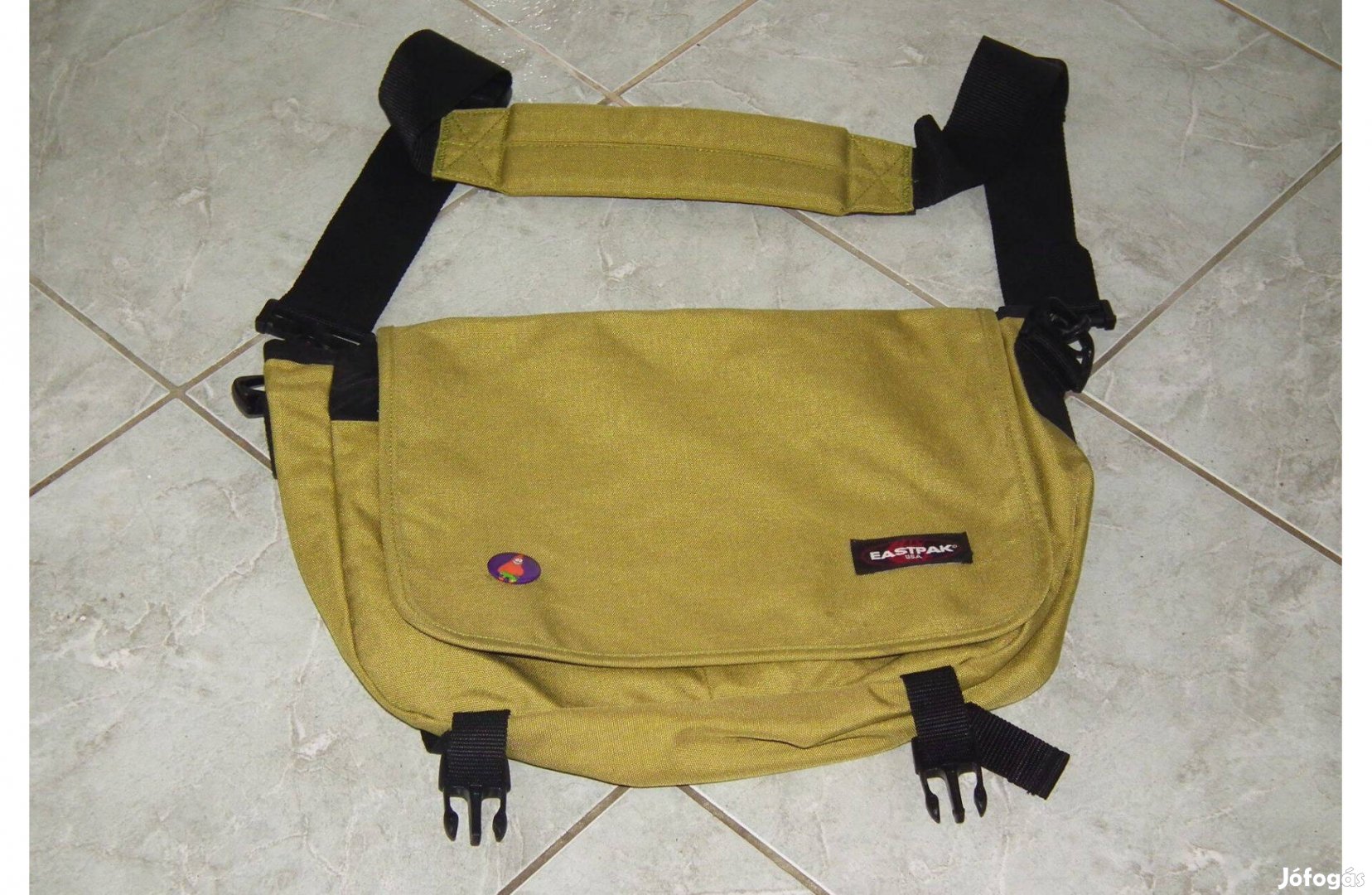 Eastpak férfi válltáska táska mustársárga
