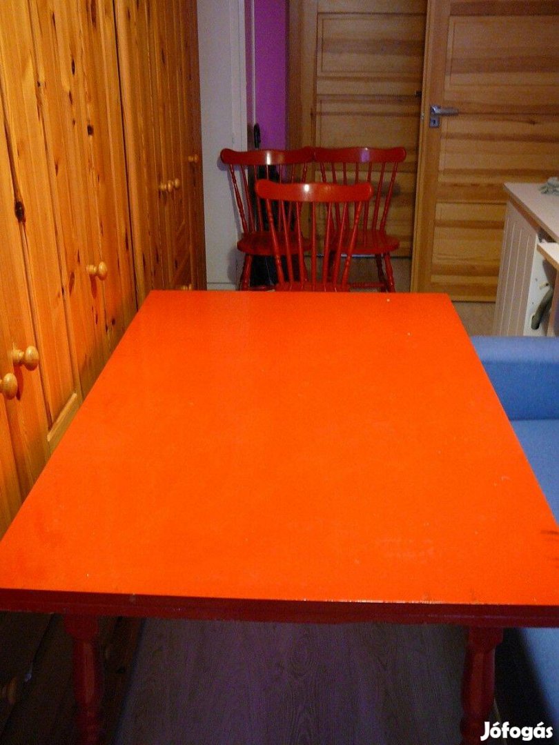 Ebédlő asztal 4 darab székkel eladó