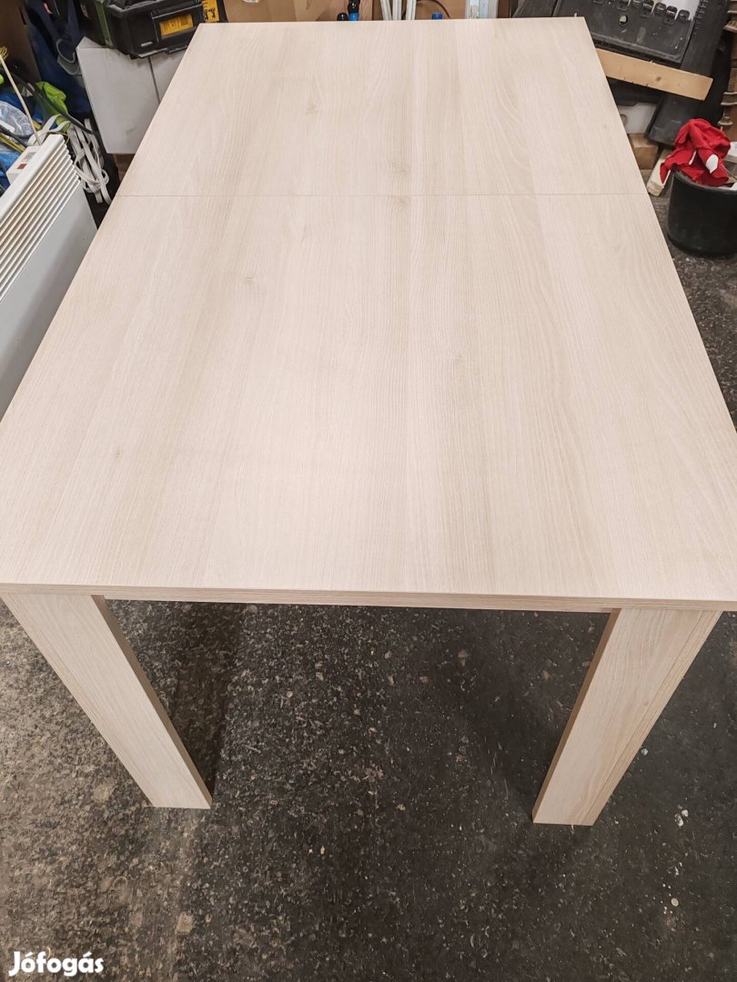 Ebédlő asztal étkező