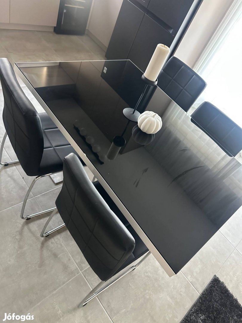Ebédlő asztal üveglappal + hosszabító