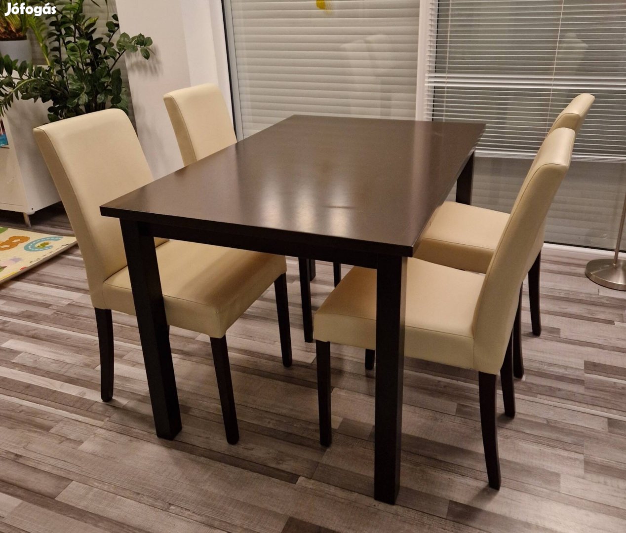 Ebédlőasztal + székek