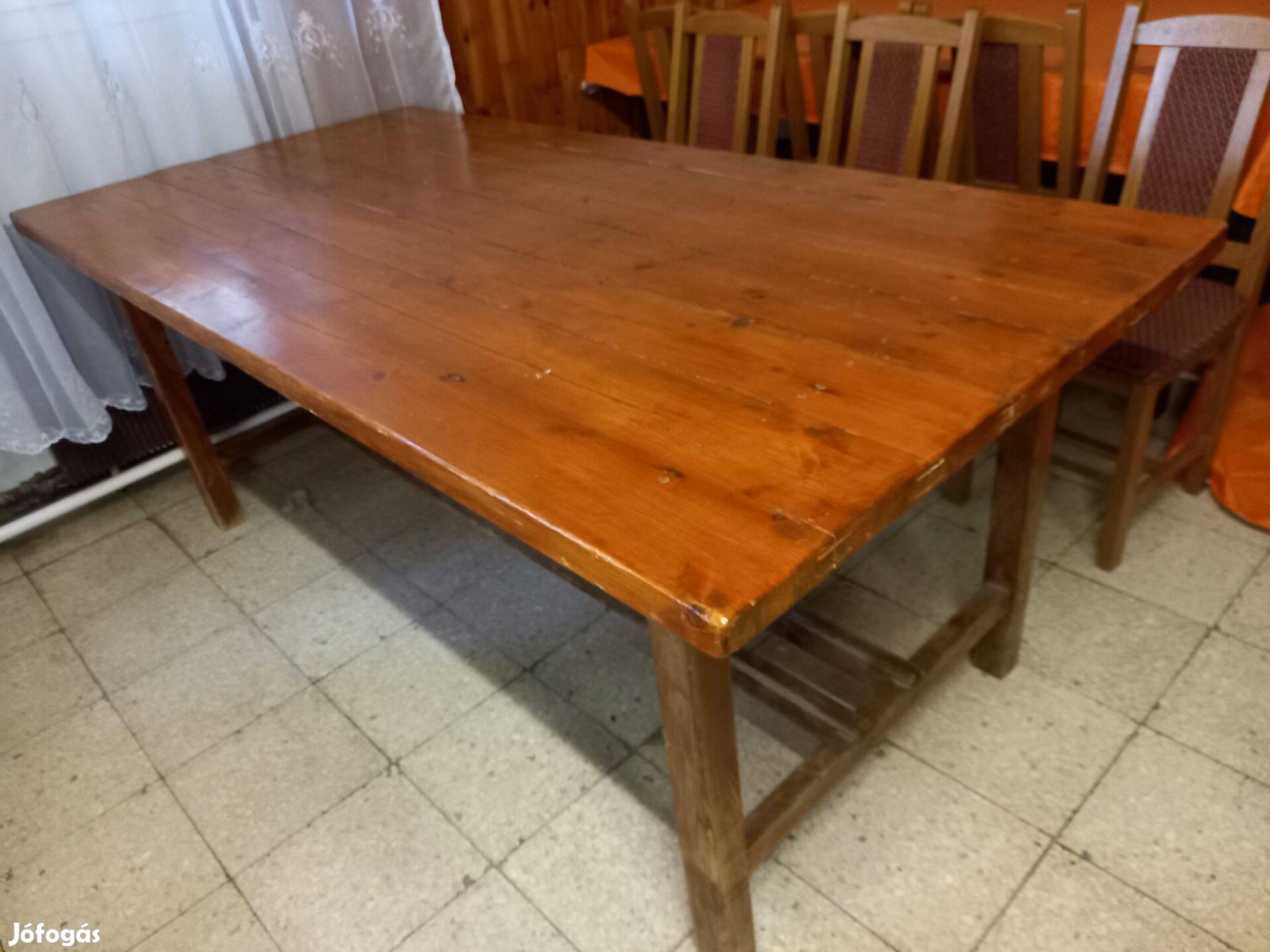 Ebédlőasztalok eladóak