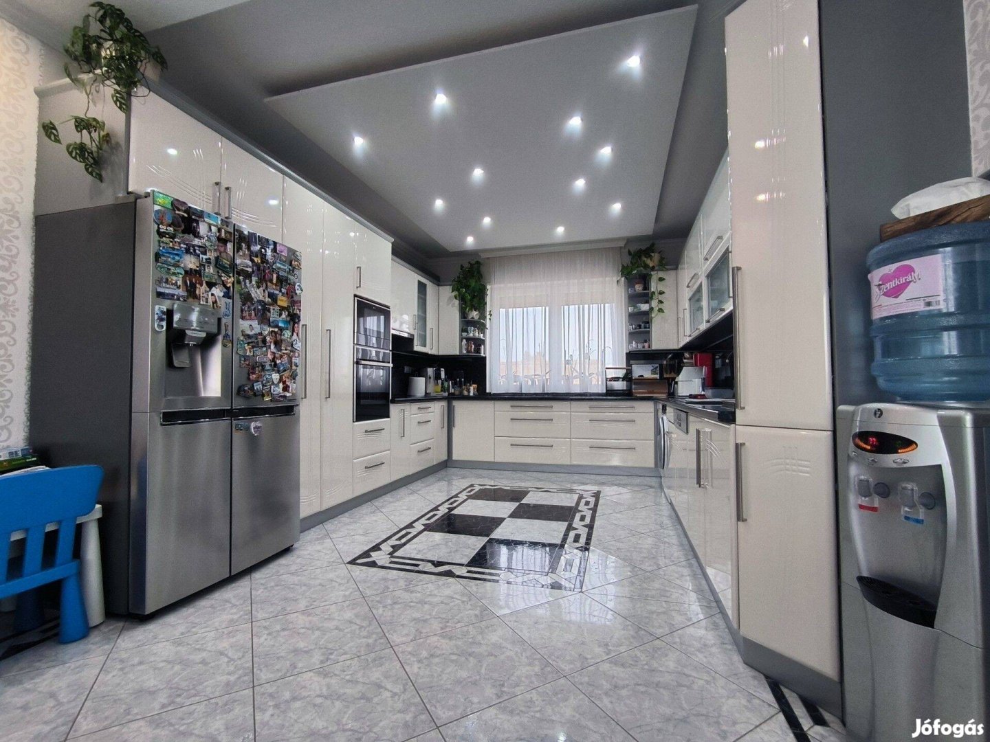 Ebes központjában, kiváló állapotú családi ház eladó!