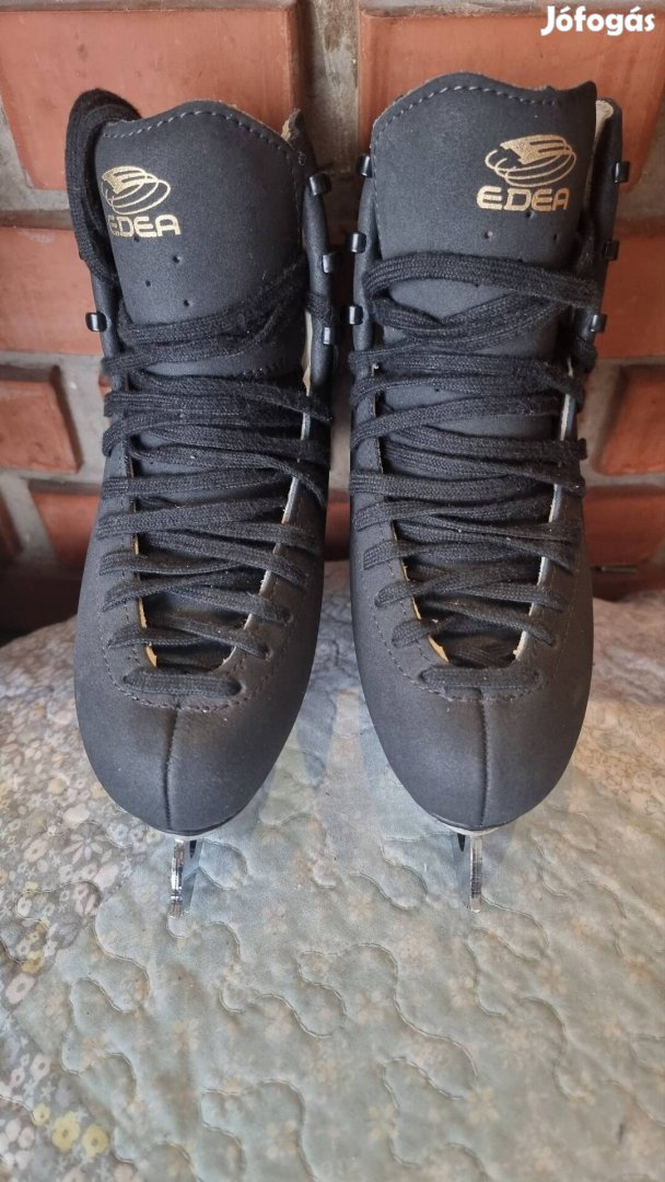 Edea Overture műkorcsolya